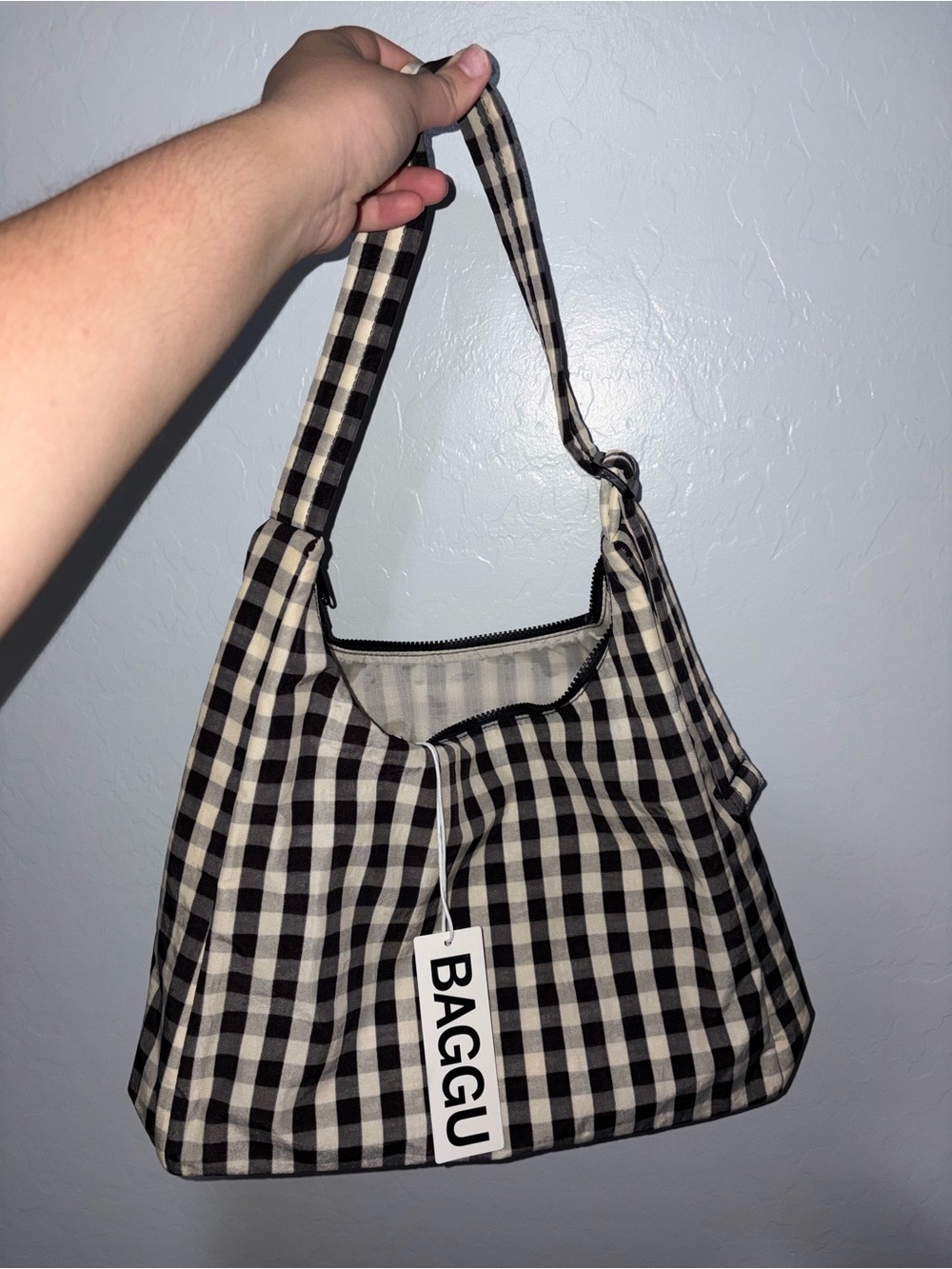 BAGGU Black & Cream Gingham Shoulder Bag (Size Large)